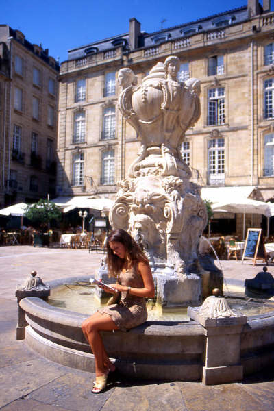 Place du parlement med sin fontän – en av Bordeaux många oaser.